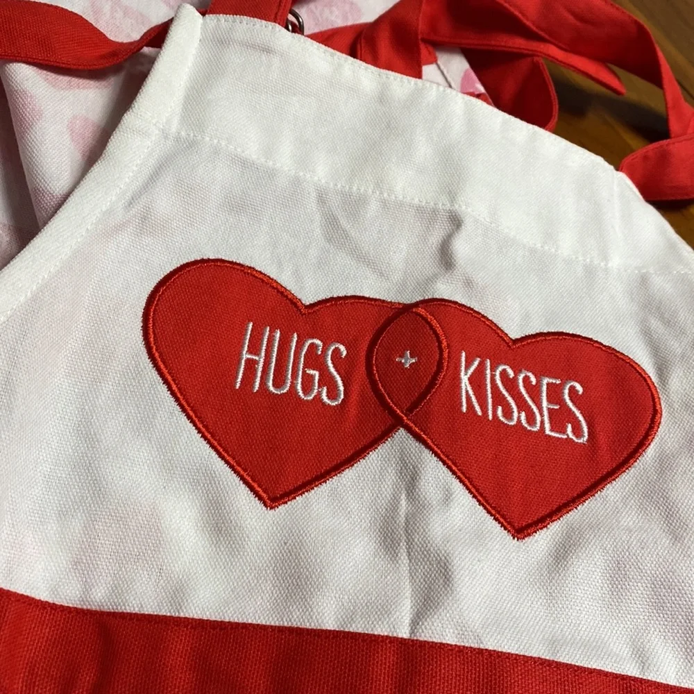 Mommy and Me Matching Valentine Aprons NWOT